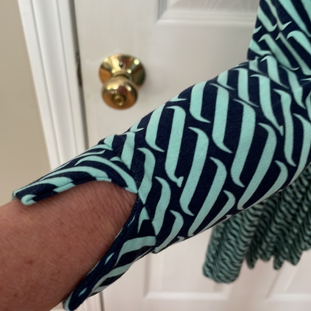 Like new vineyard vines dress, worn only once, size extra small. Just gorgeous! - Picture 11 of 12